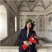 Laureata in Lettere Moderne. Mi piace molto spiegare Letteratura Italiana e Storia. Me la cavo molto anche con l’inglese